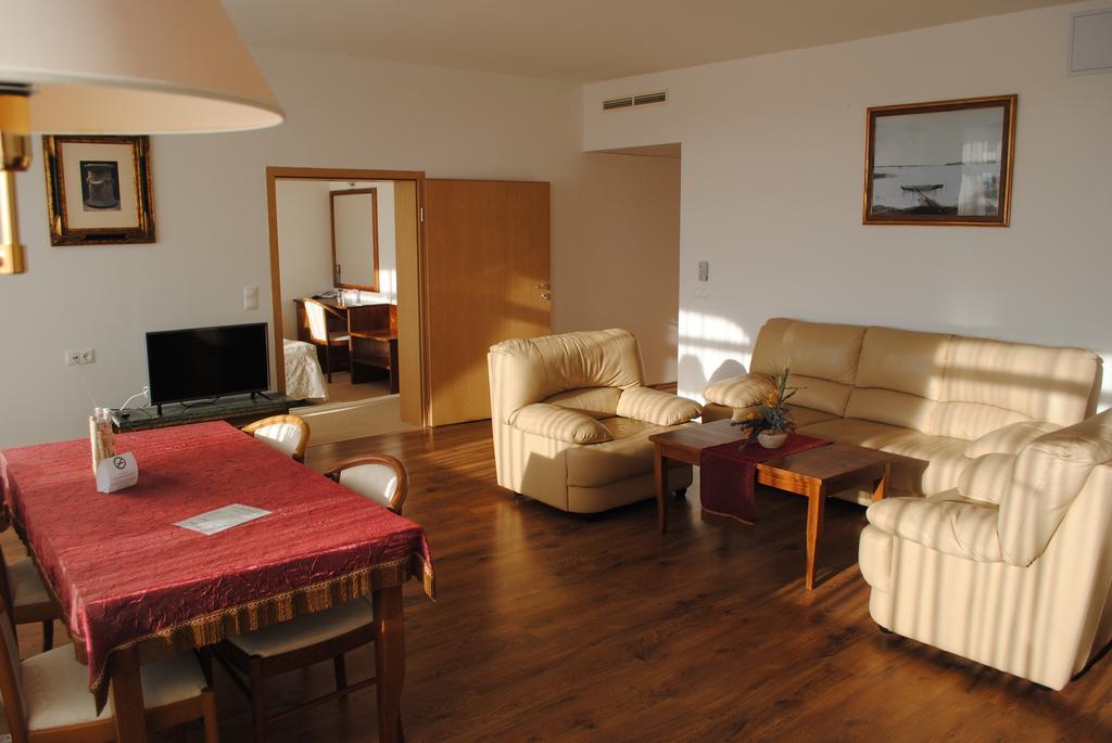 سزومباثيلي Hotel Claudius المظهر الخارجي الصورة